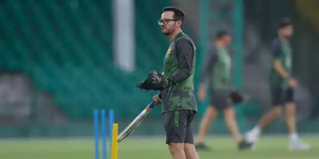 Hesson urges Pakistan